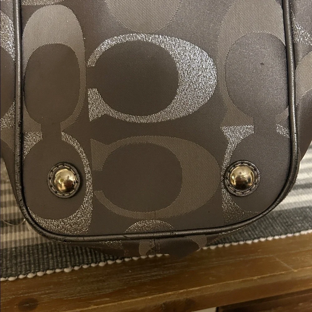 Coach Metallic Gray Signature Tote with Double Handles kiss lock closure - Picture 11 of 11